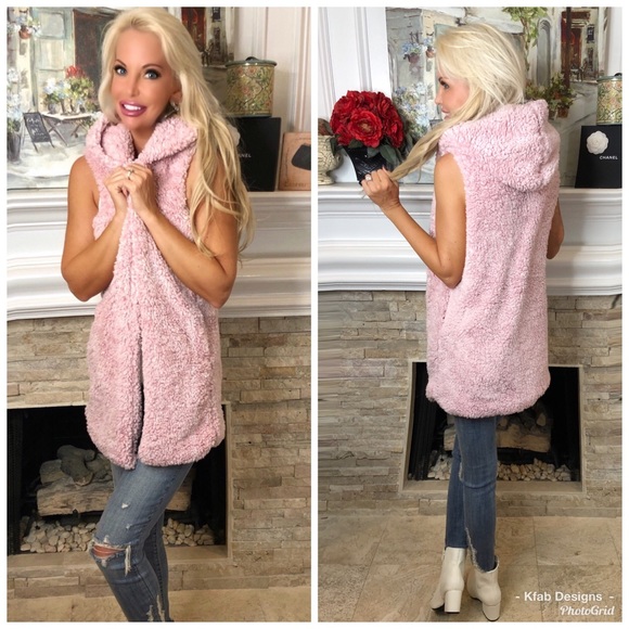 🛍LAST Blush Sherpa Faux Fur Hoodie Vest w/Pockets - Picture 4 of 8